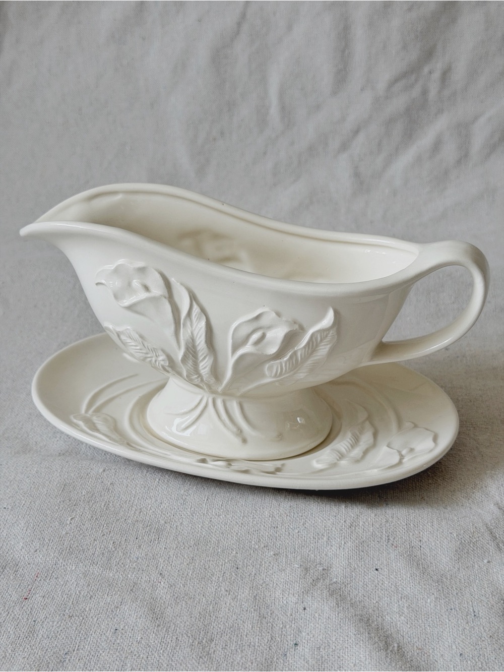 Classic White Floral Embossed Gravy Boat with Underplate